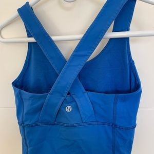 EUC lululemon crop tank/bra. Size 6